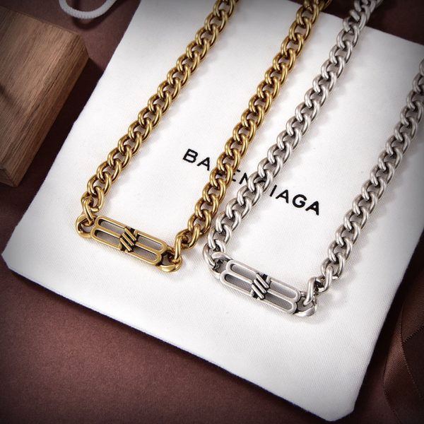 18K BB Icon Chain Necklace - Image 4