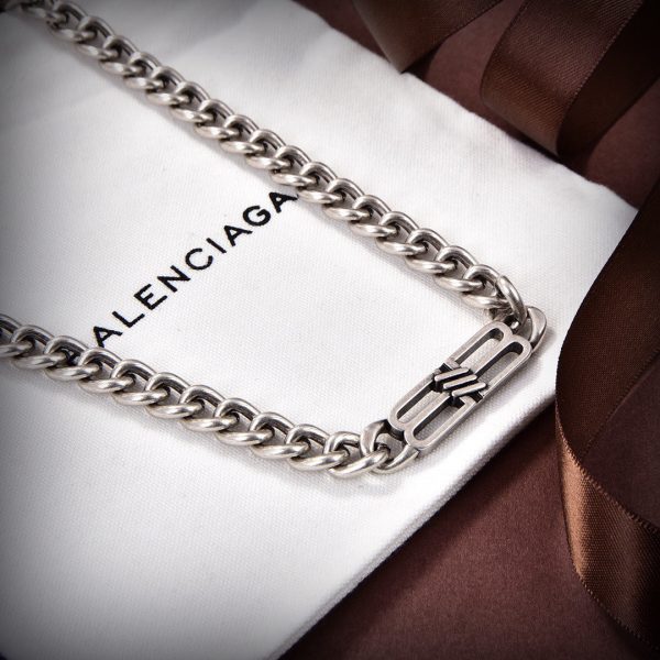 18K BB Icon Chain Necklace - Image 7
