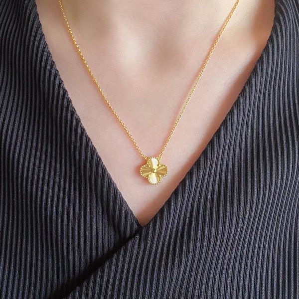 18K Vintage Alhambra Pendant Clover Necklace - Image 2