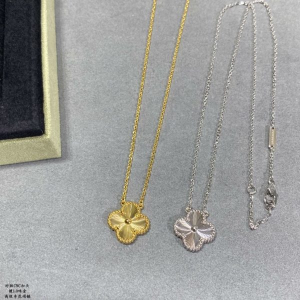 18K Vintage Alhambra Pendant Clover Necklace - Image 8