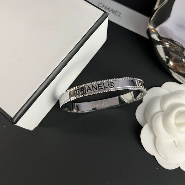 18K White Gold CC Vintage Bracelet - Image 3