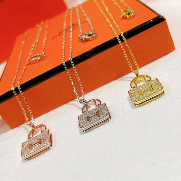 18K Amulettes Constance Pendant H Necklace - Image 4