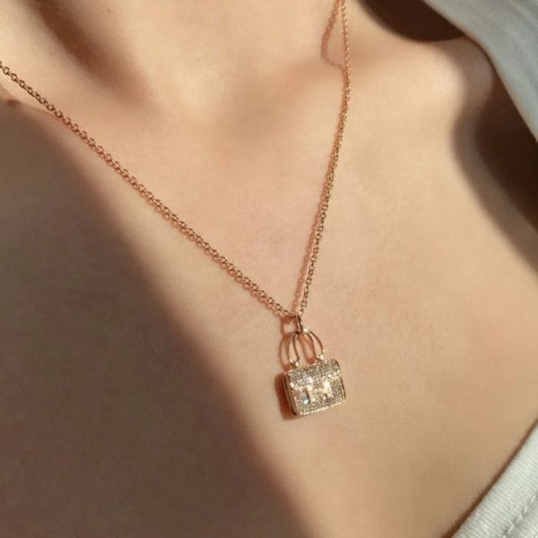 18K Amulettes Constance Pendant H Necklace - Image 2