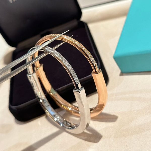 18K T Lock Bangle Half Pavé Diamonds Bracelet - 图片 10