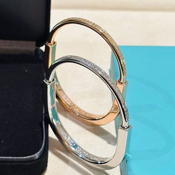 18K T Lock Bangle Half Pavé Diamonds Bracelet - 图片 8