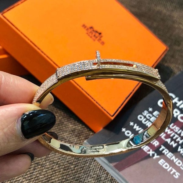 18K White Gold Kelly Diamonds h Bracelet - Image 3