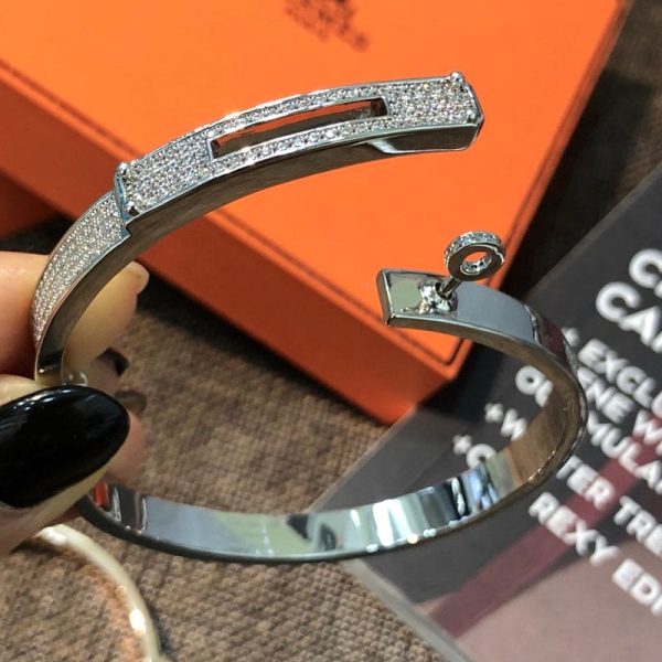 18K White Gold Kelly Diamonds h Bracelet - Image 4