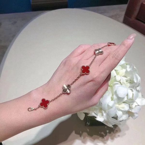 18K Vintage Alhambra Five Motifs Carnelian Clover Bracelet - Image 7