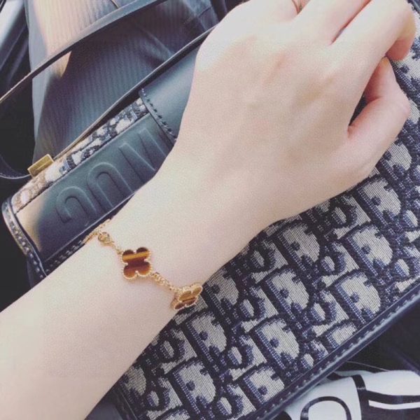 18K Vintage Alhambra Five Motifs Tiger Eye Bracelet - Image 3
