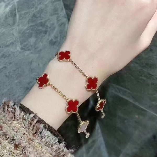 18K Vintage Alhambra Five Motifs Carnelian Bracelet - Image 2