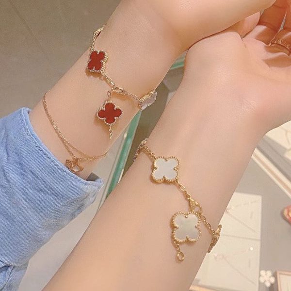 18K Vintage Alhambra Five Motifs Carnelian Bracelet - Image 3