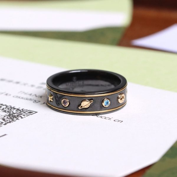18K Double G Icon With Gemstones Black Corundum Ring - 图片 5