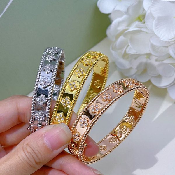 18K Yellow Gold Perlée Clovers Bracelet - Image 4