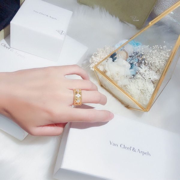 18K Yellow Gold Perlée Clovers Ring - Image 5