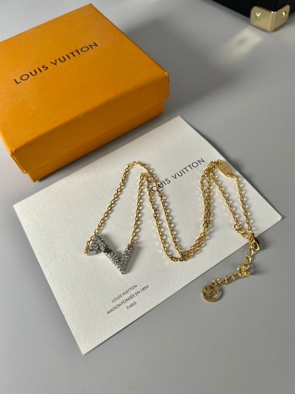 18K Louis Volt Upside Down Pendant Necklace - 图片 6