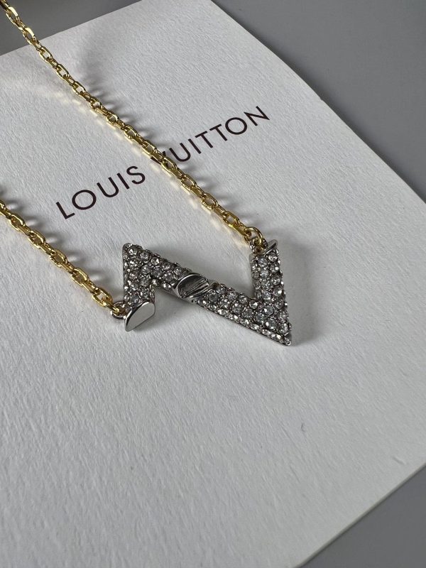 18K Louis Volt Upside Down Pendant Necklace - 图片 7