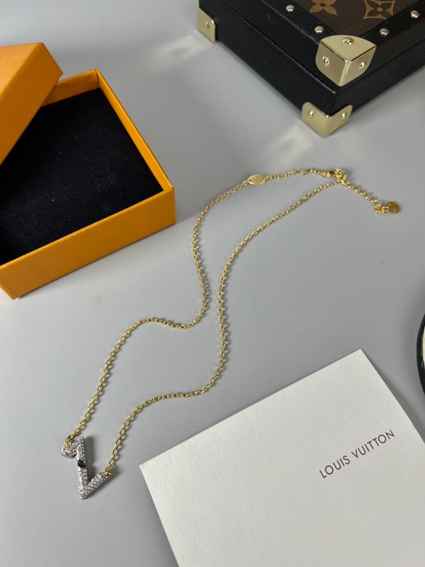 18K Louis Volt Upside Down Pendant Necklace - 图片 9