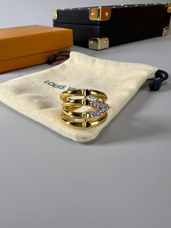 18K Louis Volt Upside Down Diamonds Ring - 图片 4