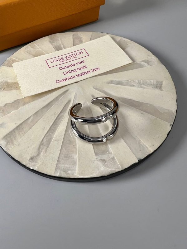 18K Louis Volt Upside Down Ring - 图片 3