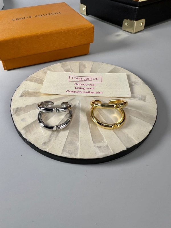 18K Louis Volt Upside Down Ring - 图片 9