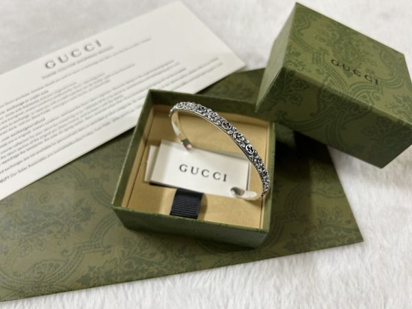 Double G Interlocking G Cuff With Flowers Bracelet - Image 12