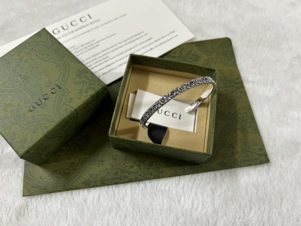 Double G Interlocking G Cuff With Flowers Bracelet - Image 5