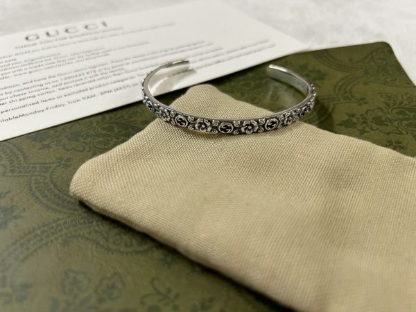 Double G Interlocking G Cuff With Flowers Bracelet - Image 8