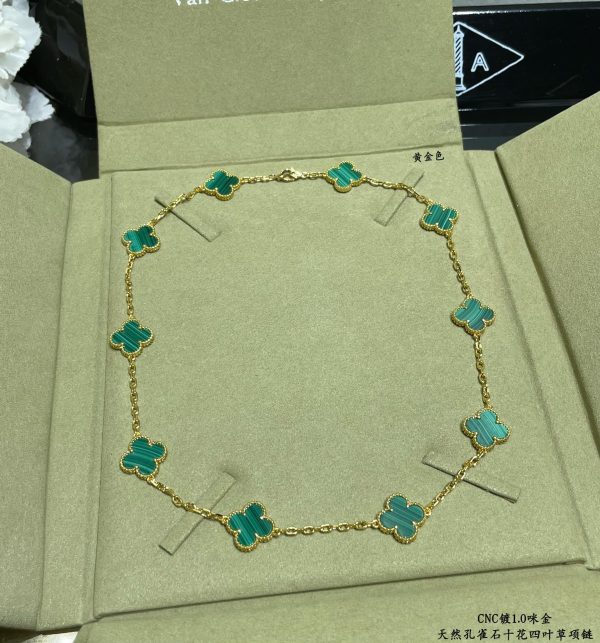 18K Vintage Alhambra Malachite 10 Motifs Necklace - Image 4