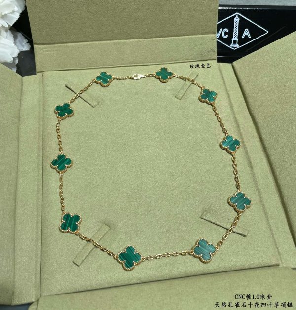 18K Vintage Alhambra Malachite 10 Motifs Necklace - Image 5