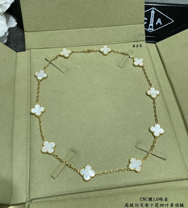 18K Vintage Alhambra Pearl 10 Motifs Necklace - Image 3