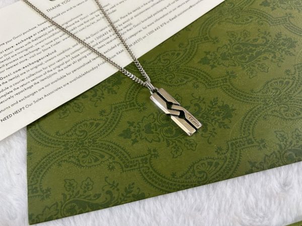 Double G Knot Pendant Necklace - 图片 2