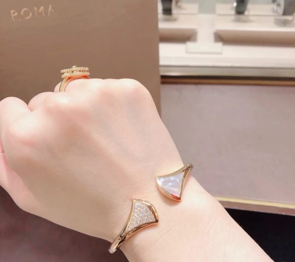 18K BV DIVAS' DREAM Bangle Bracelet - Image 3