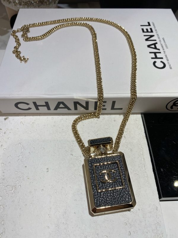 18K CC No.5 Perfume Pendant Vintage Necklace