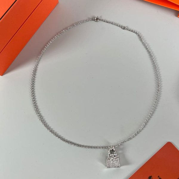 18K Amulettes Birkin Pendant H Necklace - Image 4