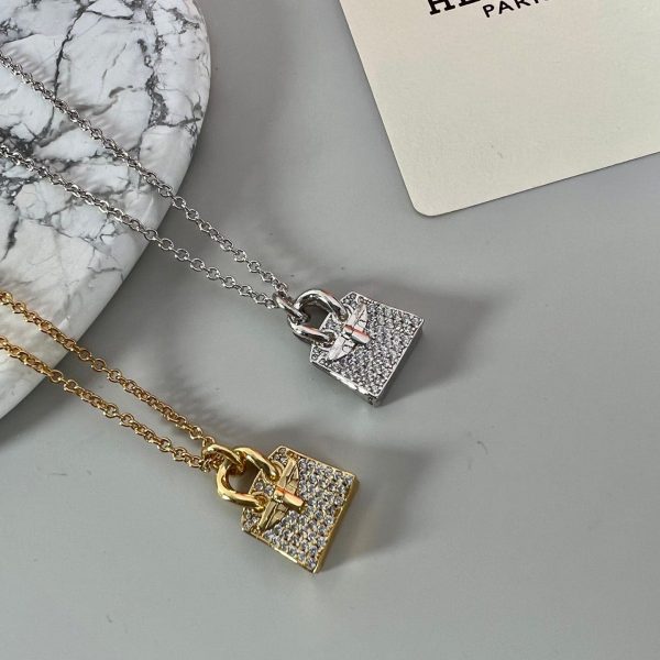 18K Amulettes Birkin Pendant H Necklace - Image 5