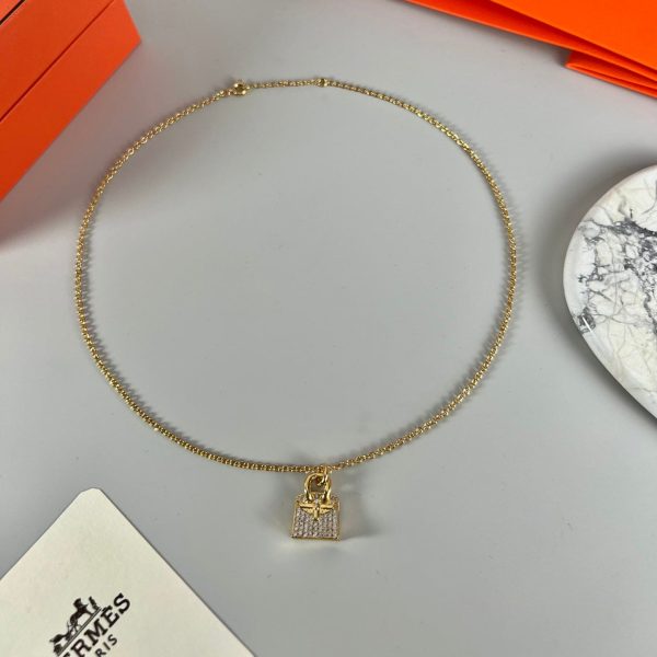 18K Amulettes Birkin Pendant H Necklace - Image 4