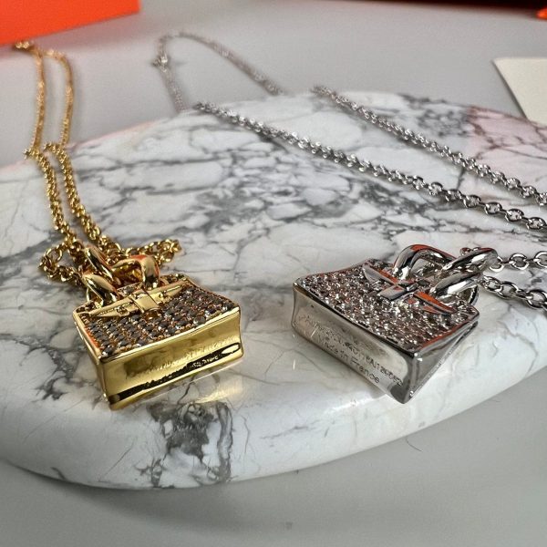 18K Amulettes Birkin Pendant H Necklace - Image 3