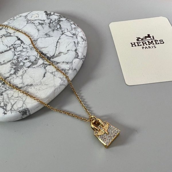 18K Amulettes Birkin Pendant H Necklace - Image 2