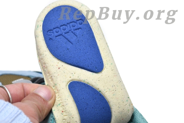 Top Version adidas Yeezy Boost 700 Faded Azure GZ2002 - 图片 4