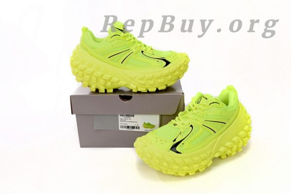 Balenciaga Defender Apple Green 685613 W2RAB 7510, high quality replica Balenciaga, best replica shoes, 1:1 copy Balenciaga Defender, top quality knockoff sneakers, luxury replica footwear, designer shoes copy, premium imitation Balenciaga