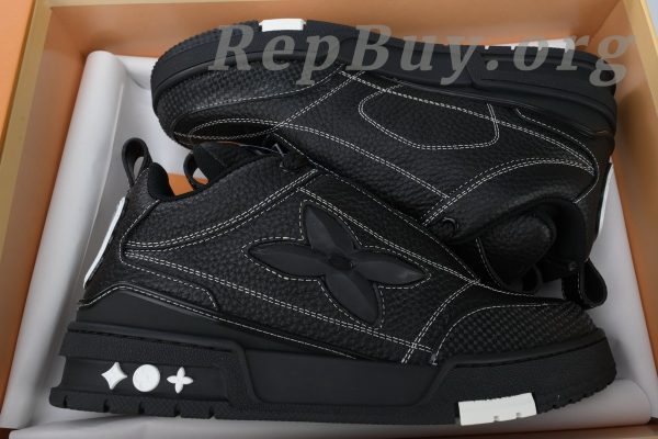 Louis Vuitton Skate Black 1ABZ5D, high quality replica Louis Vuitton shoes, best LV Skate replica, 1:1 copy Louis Vuitton sneakers, luxury replica shoes, top quality LV Skate Black, perfect LV 1ABZ5D replica, designer replica sneakers, premium LV Skate copy