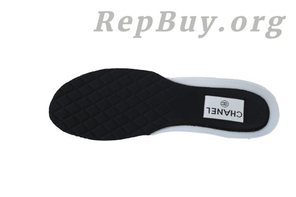 Chanel CC Logo Sneaker White, high quality replica Chanel sneakers, best Chanel CC knockoff shoes, 1:1 copy Chanel white sneakers, luxury replica designer shoes, top grade Chanel CC logo trainers, perfect imitation Chanel footwear, premium quality Chanel dupes