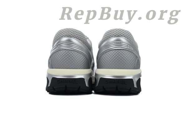Chanel CC Logo Sneaker White Silver - 图片 3