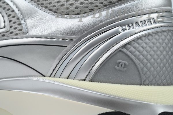 Chanel CC Logo Sneaker White Silver - 图片 5