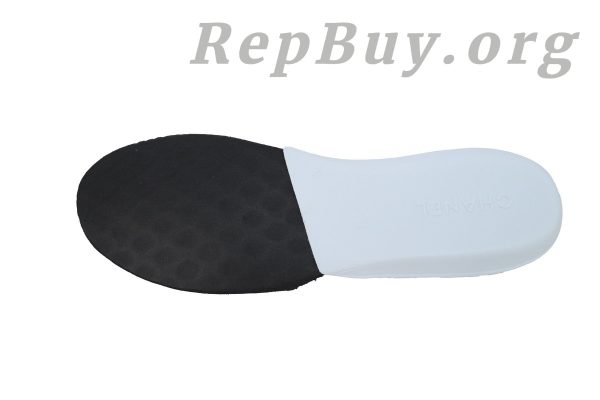 Chanel CC Logo Sneaker White Silver - 图片 8