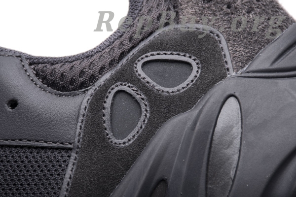 Top Version adidas Yeezy Boost 700 Utility Black FV5304 - 图片 18