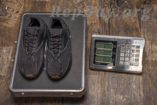 Top Version adidas Yeezy Boost 700 Utility Black FV5304 - 图片 25