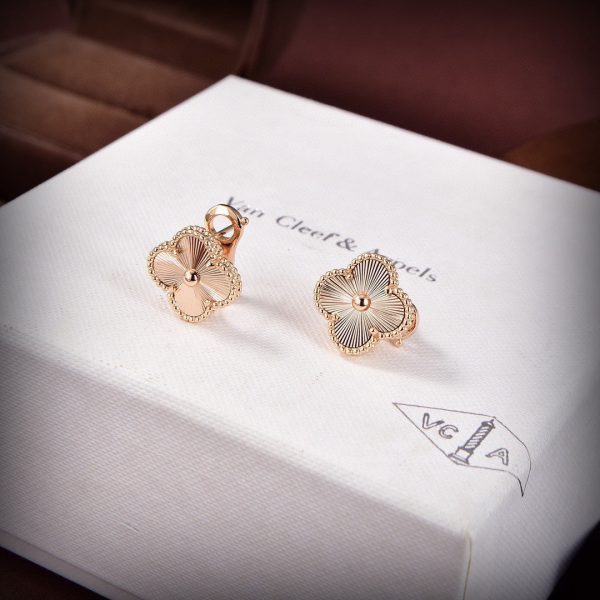 18K Vintage Alhambra Earrings - Image 2