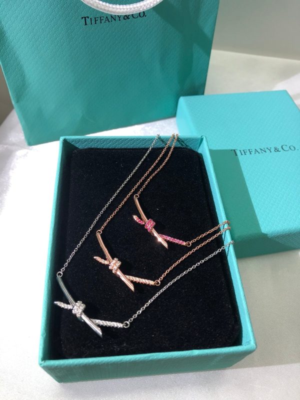 18K T Knot Pendant Diamond Necklace - 图片 10