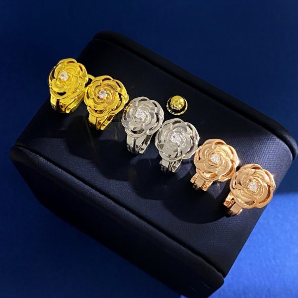 18K CC Camellia Earrings - 图片 2